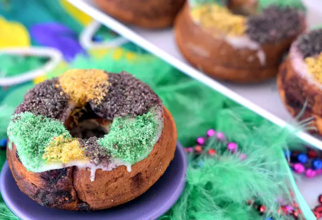 Mini Vegan King Cakes, Lay The Table