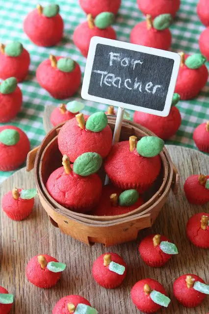 3D Sugar Cookie Apples for the Teacher, Lay The Table