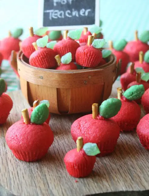 3D Sugar Cookie Apples for the Teacher, Lay The Table