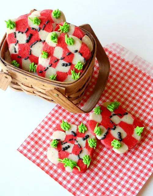 Checkerboard Tablecloth Sugar Cookies for Summer Picnic Party, Lay The Table