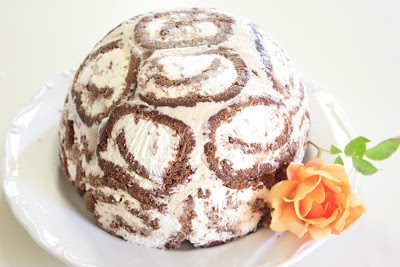 Daring Bakers&#8217; Challenge: Swiss Swirl Ice Cream Cake, Lay The Table
