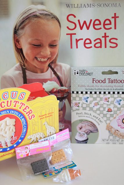 GIVEAWAY ! Fun with Kids (and adults:)) and tattoo cookies!, Lay The Table