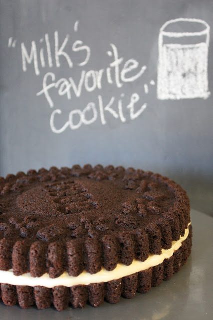 Giant Oreo: Classic and Turkey Version, Lay The Table