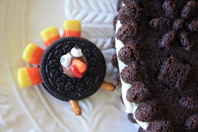 Giant Oreo: Classic and Turkey Version, Lay The Table