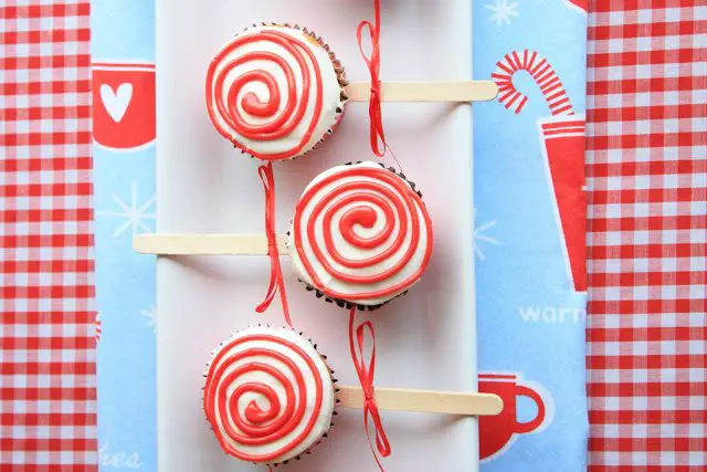 Peppermint Lollipop Cupcakes, Lay The Table