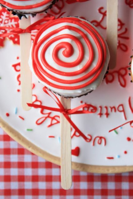 Peppermint Lollipop Cupcakes, Lay The Table