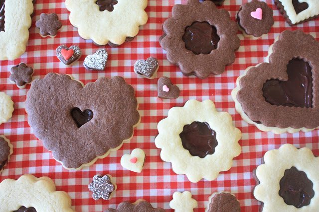 Two-Tone Cookie Crinkles and a Chocolate Giveaway!, Lay The Table