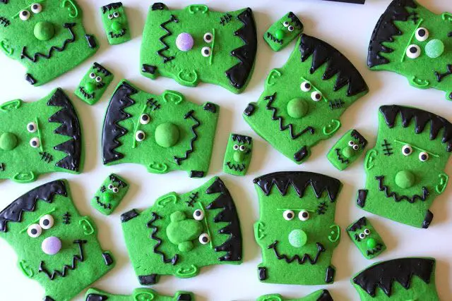 Frankenstein Cookies {Quick &#038; Easy), Lay The Table