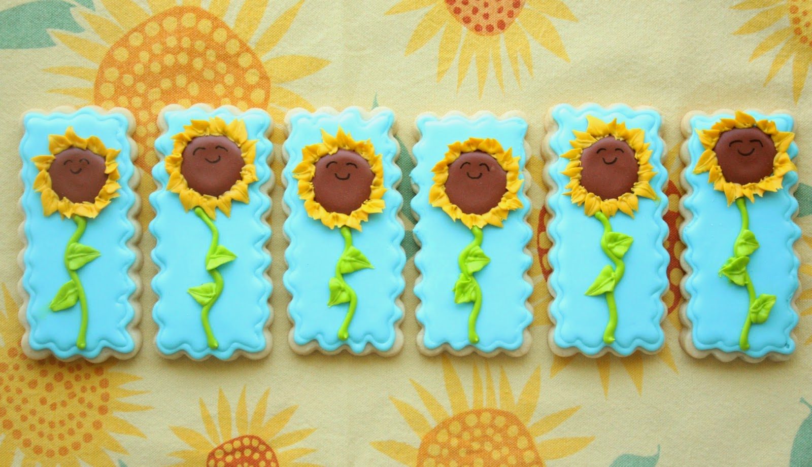 Happy Sunflower Cookies, Lay The Table