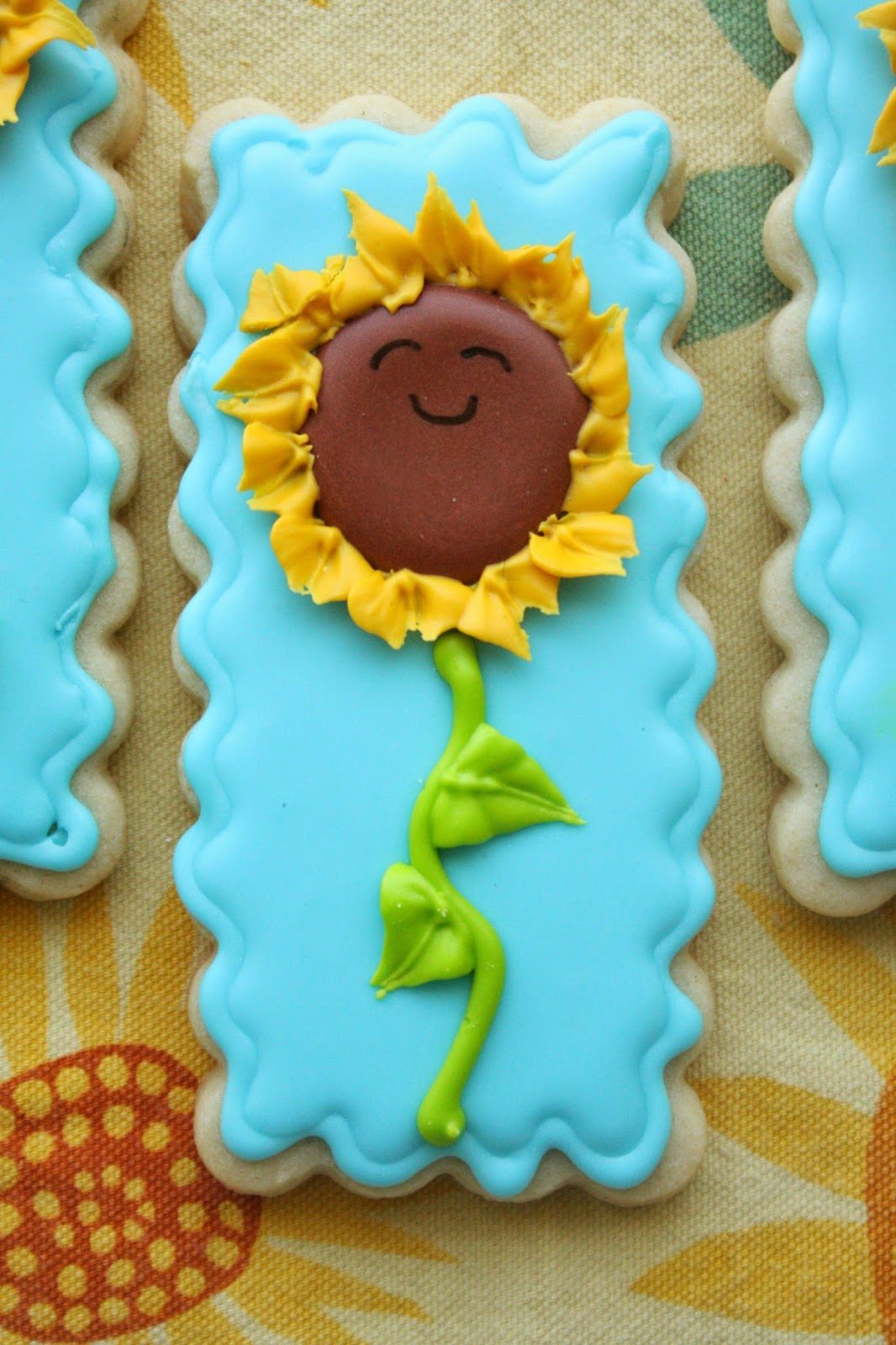 Happy Sunflower Cookies, Lay The Table