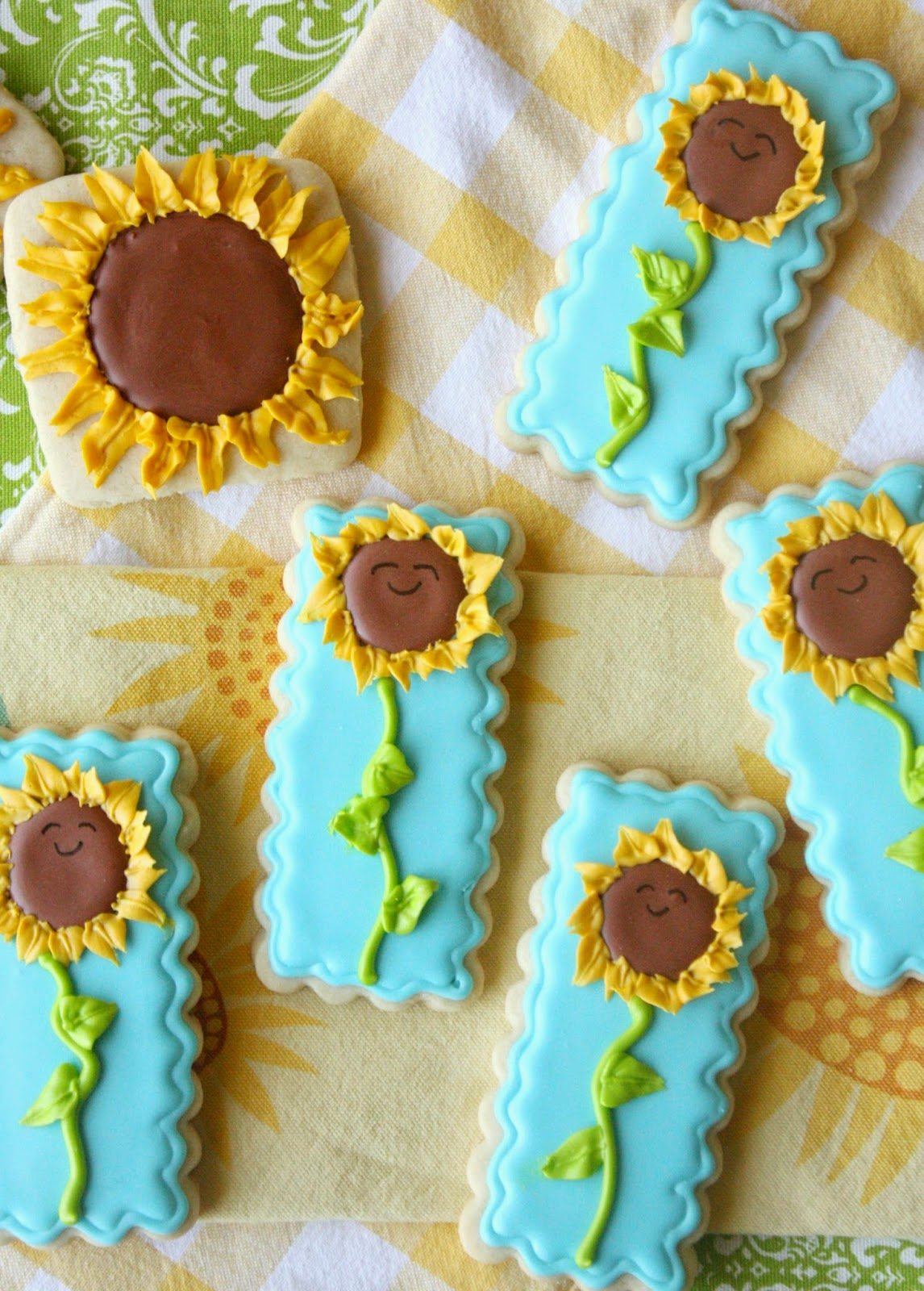 Happy Sunflower Cookies, Lay The Table