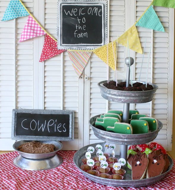 Farm-themed Birthday Bash for the Munchkins, Lay The Table