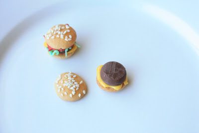 Burger Bites {Cookies}, Lay The Table