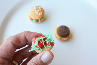 Burger Bites {Cookies}, Lay The Table