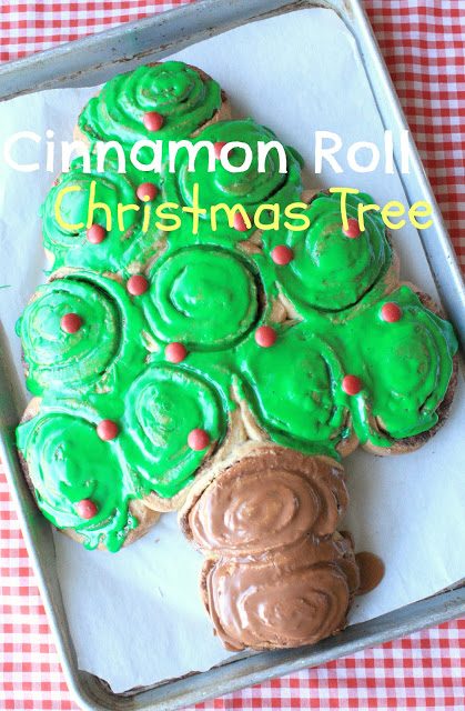 Cinnamon Roll Christmas Tree, Lay The Table