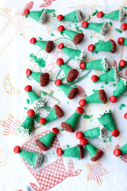 Elf Hat Peppermint Popcorn, Lay The Table