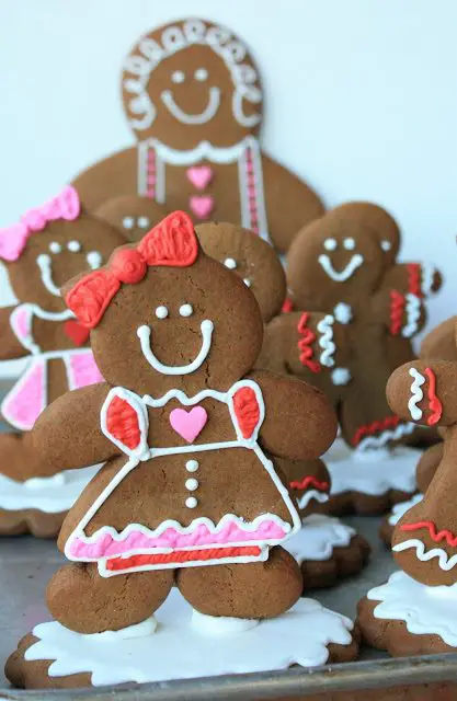 Gingerbread Grandchildren, Lay The Table