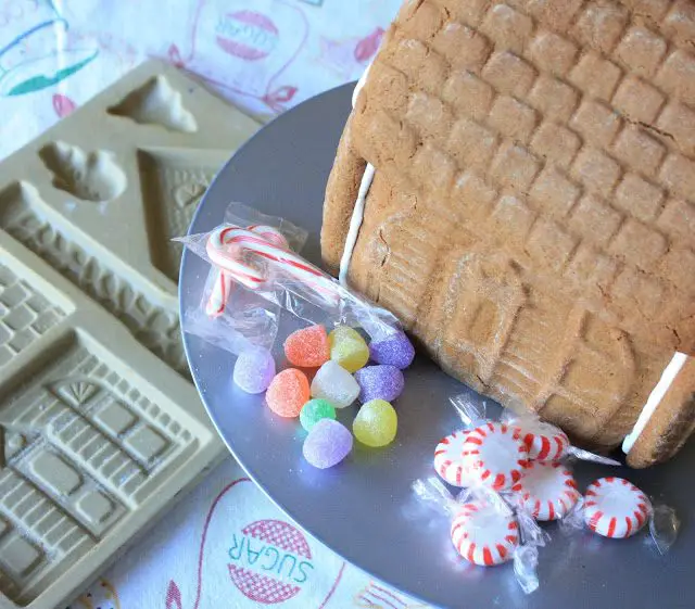 Gingerbread Grandchildren, Lay The Table