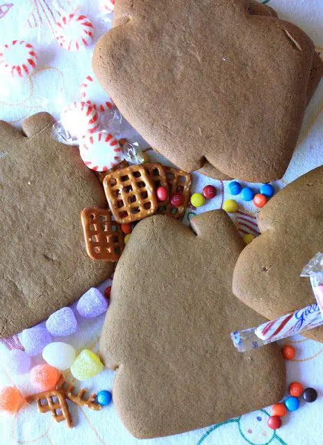Gingerbread Grandchildren, Lay The Table