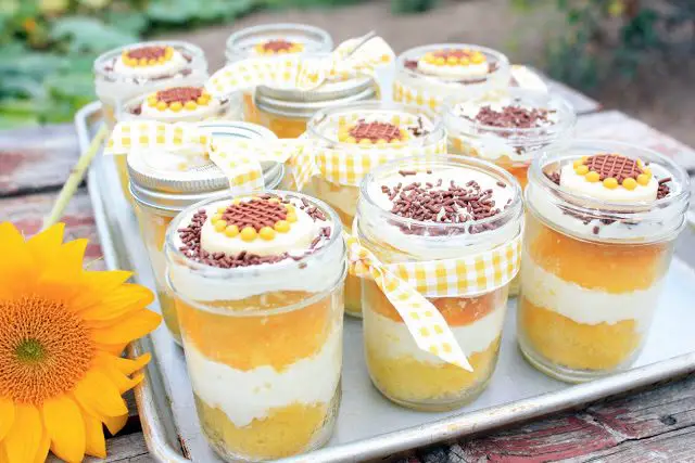 Lemon Cake Baked in a Jar, Lay The Table