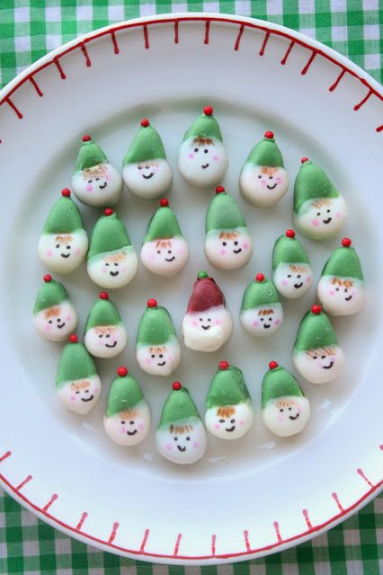 Mini Elf (and Santa) Treats {Made from Ice Cream Cone Marshmallows}, Lay The Table
