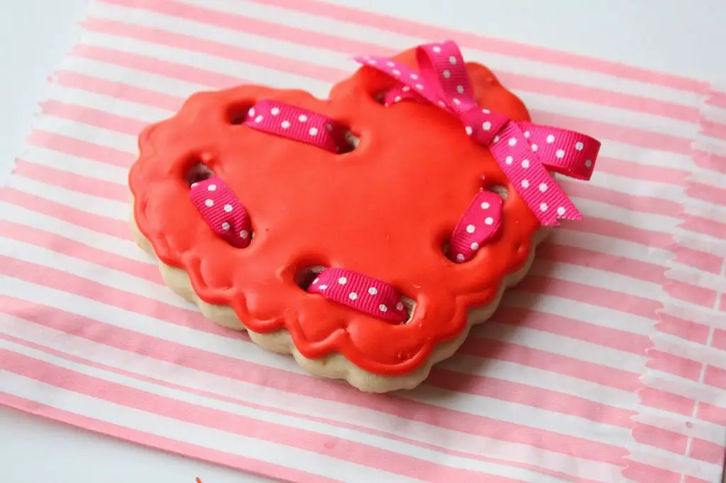 ribboned heart cookies