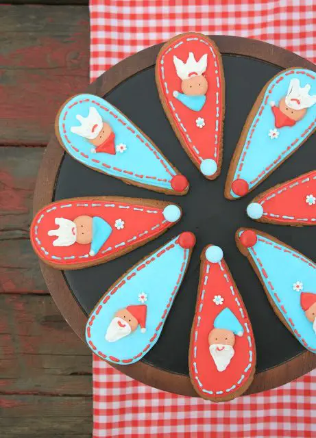 Woodland Santa Gingerbread Cookies, Lay The Table